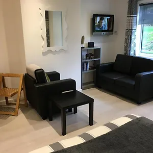  Apartment Spacious Ground Floor Studio Flat - Easy Access To Stansted Airport, London And Cambridge