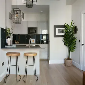 Apartment Holyrood Park Centre
